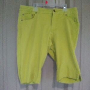 Women's Lime Green Bermuda Shorts Size 8 Brat Green Embroidered Pockets